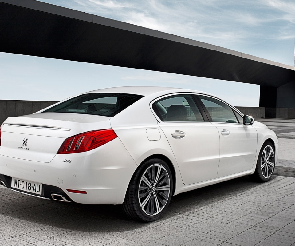 Пежо 308 на стоянке обои