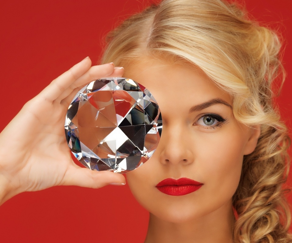 Девушка с бриллиантом обои