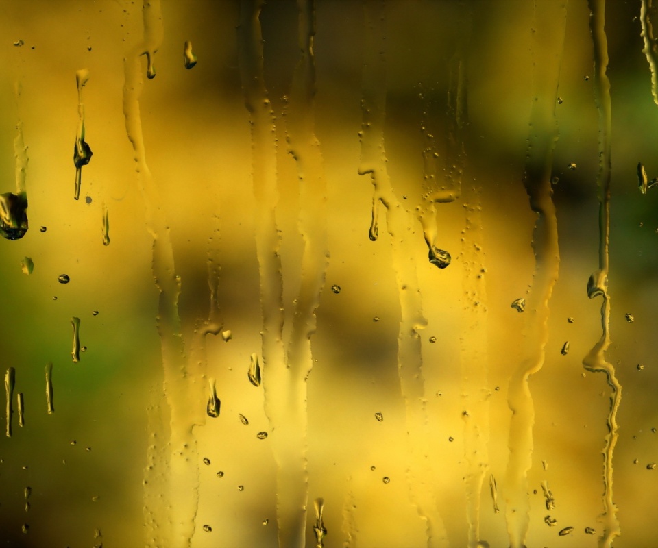 Текущая по стеклу вода обои