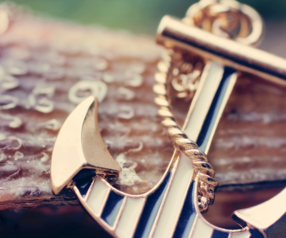 Кулон в виде якоря обои