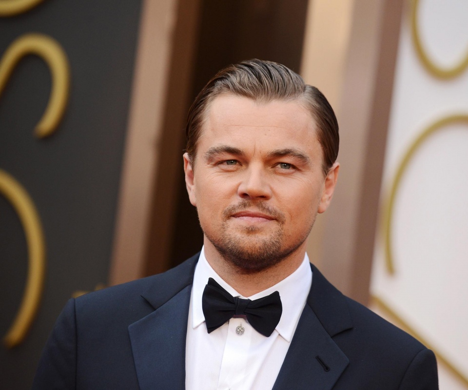 Леонардо Дикаприо в костюме обои