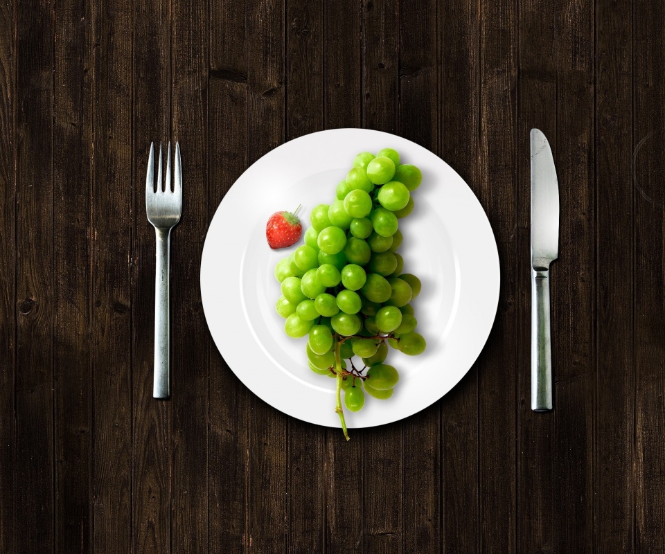 Виноград с клубникой обои