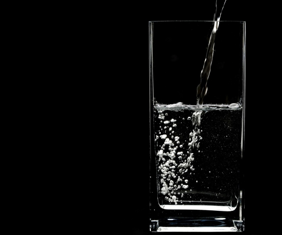 Вода в стакане обои