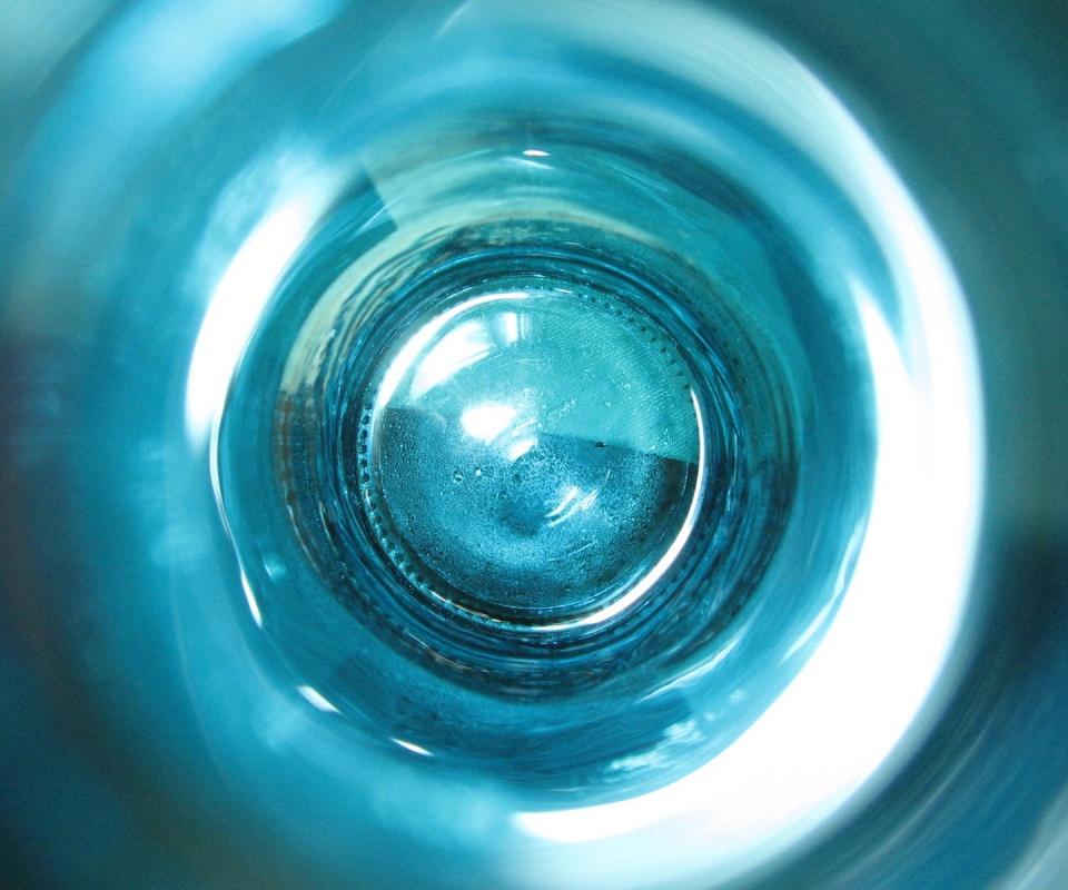 Дно стеклянной бутылки обои