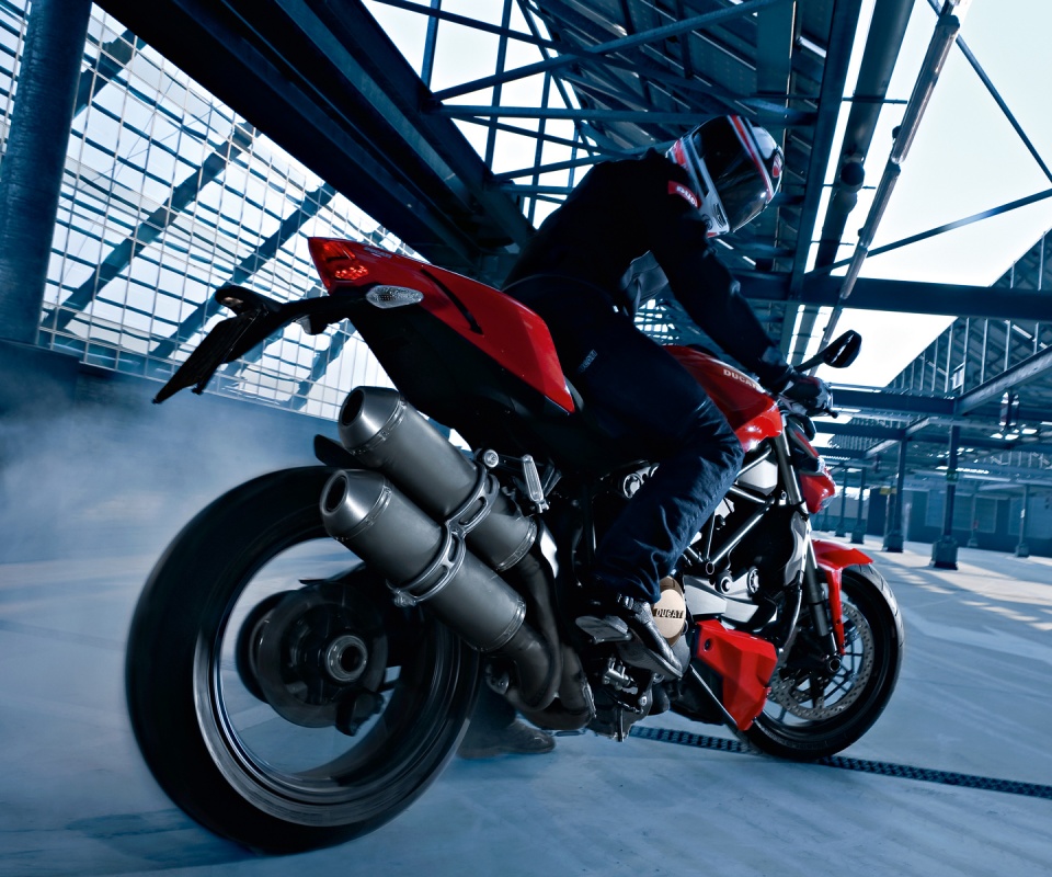 Пробуксовка на мотоцикле обои