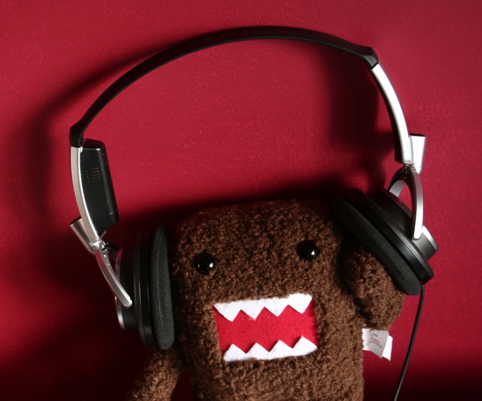 Демокун в наушниках обои