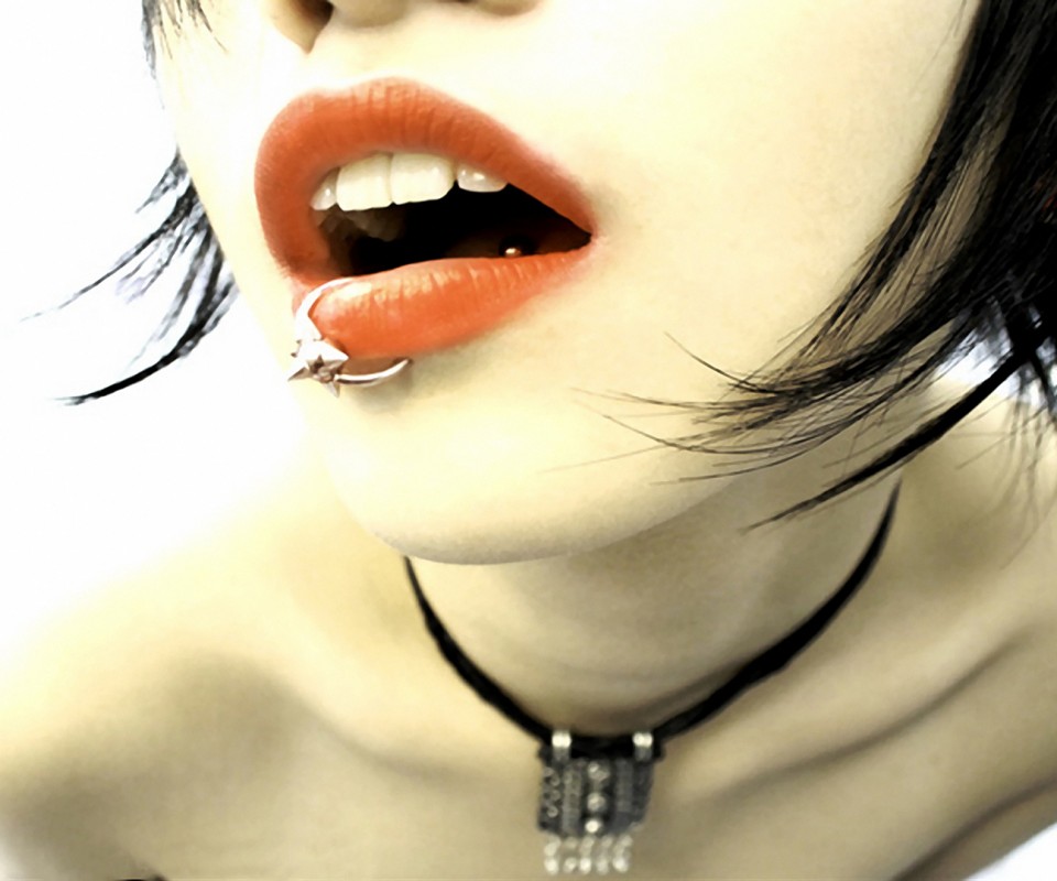 Девушка с кольцом обои