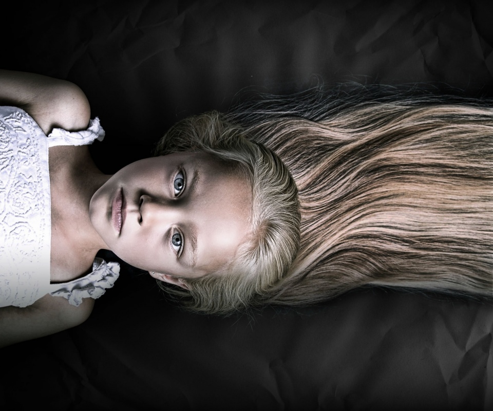 Маленькая девочка обои