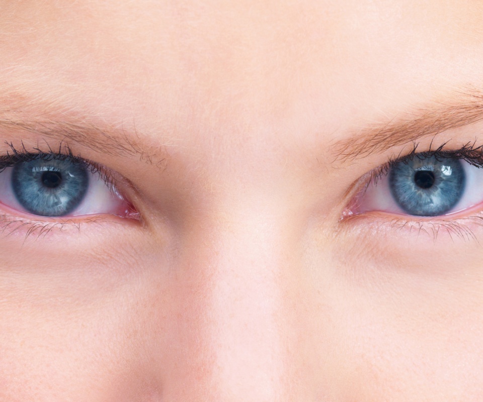 Она смотрит на тебя обои