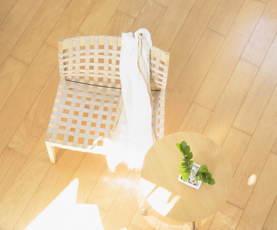 Отдых на плетенном кресле обои