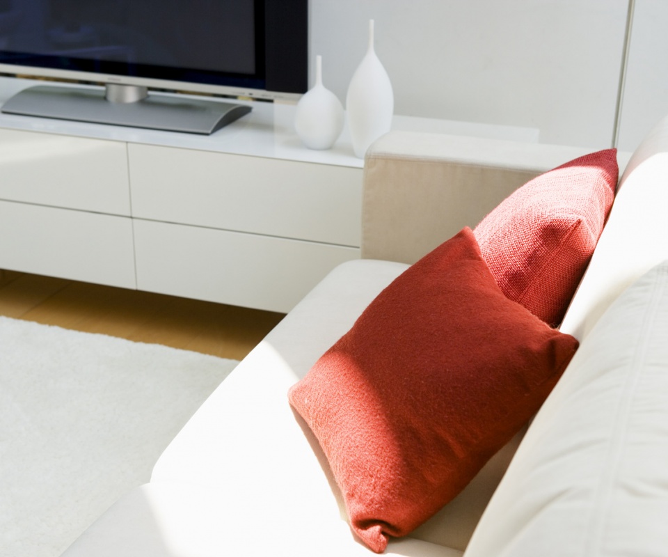 Подушки на диване обои