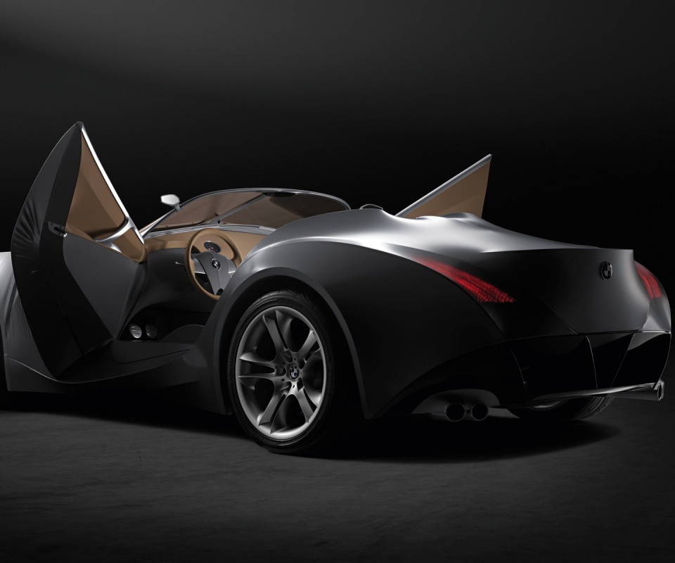 Автомобиль с распахнутыми дверцами обои