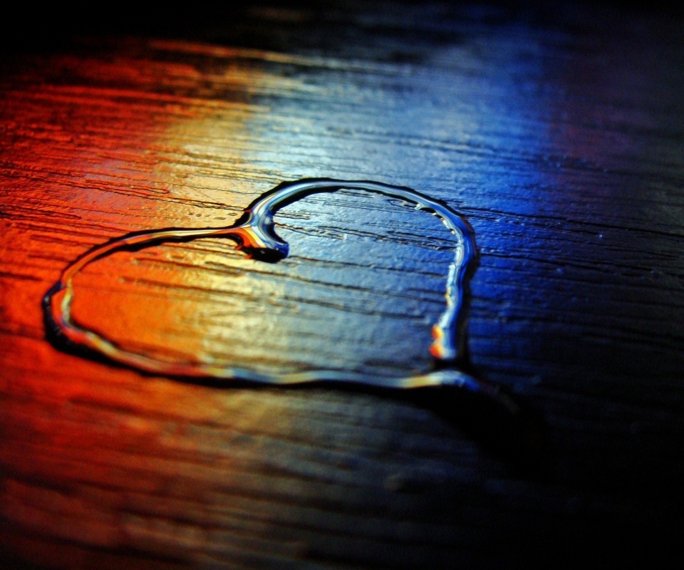 Сердечко из воды обои