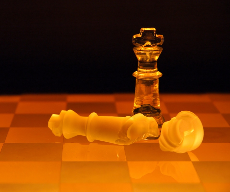 Две шахматных фигуры обои