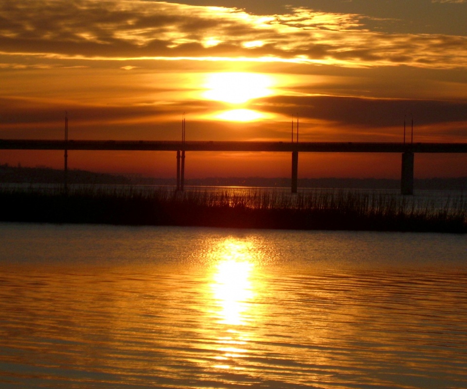 Мост на фоне заката обои