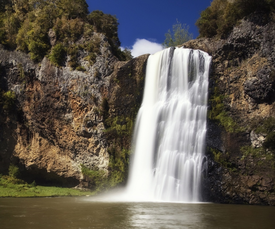Скалистый водопад обои