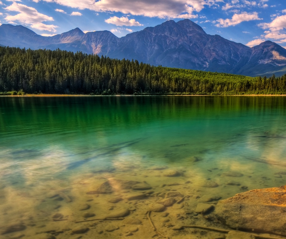 Зеленое озеро обои