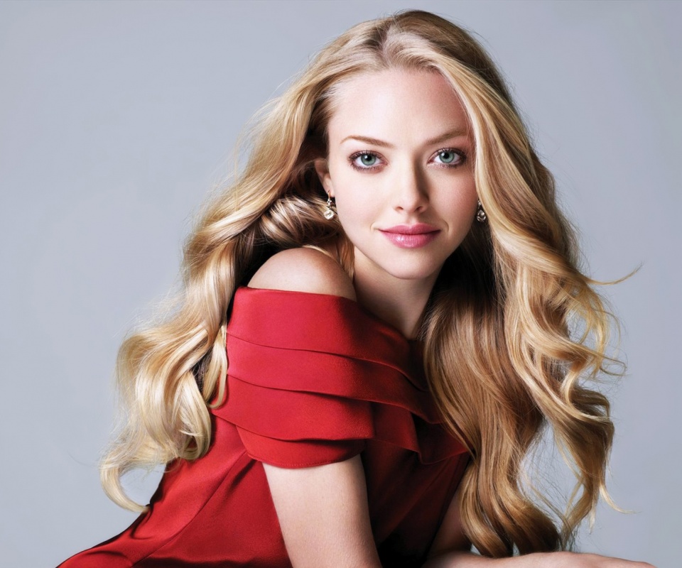 Красавица Аманда Сэйфрид обои