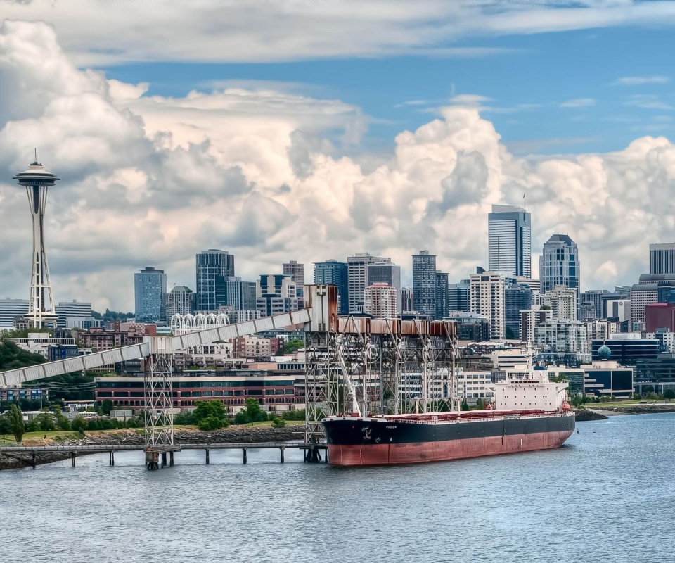 Баржа в ожидании отплытия обои