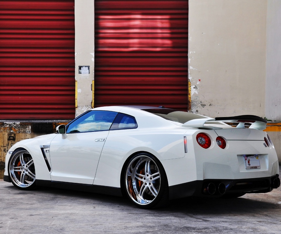 Спортивный Nissan обои