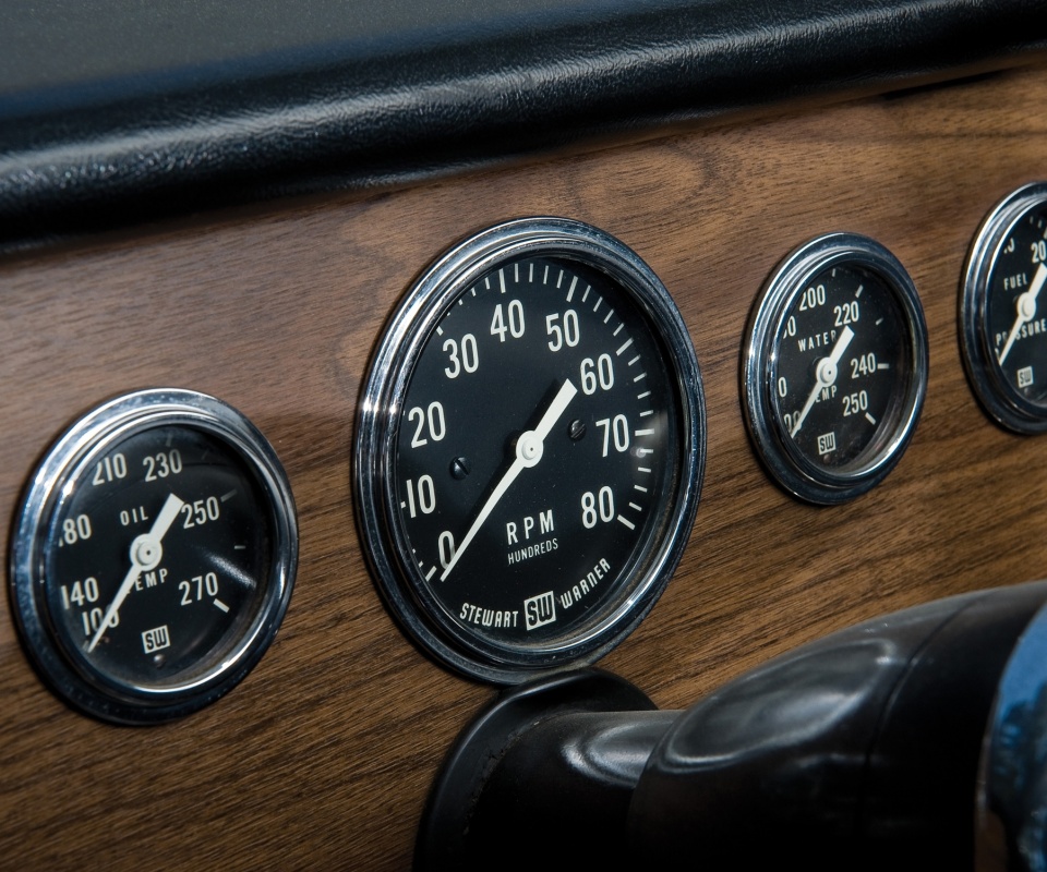 Приборная панель автомобиля Dodge обои