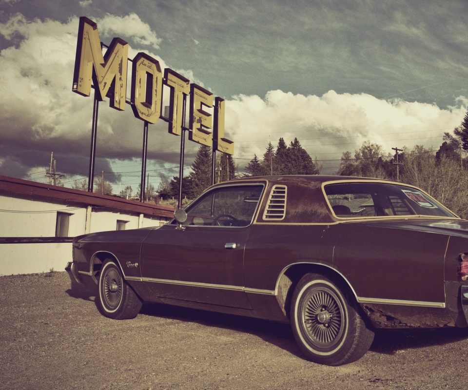 Олдскульный Dodge около мотеля обои
