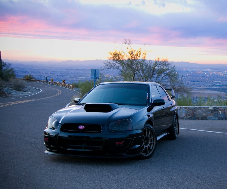 Субару на смотровой алощадке в горах обои