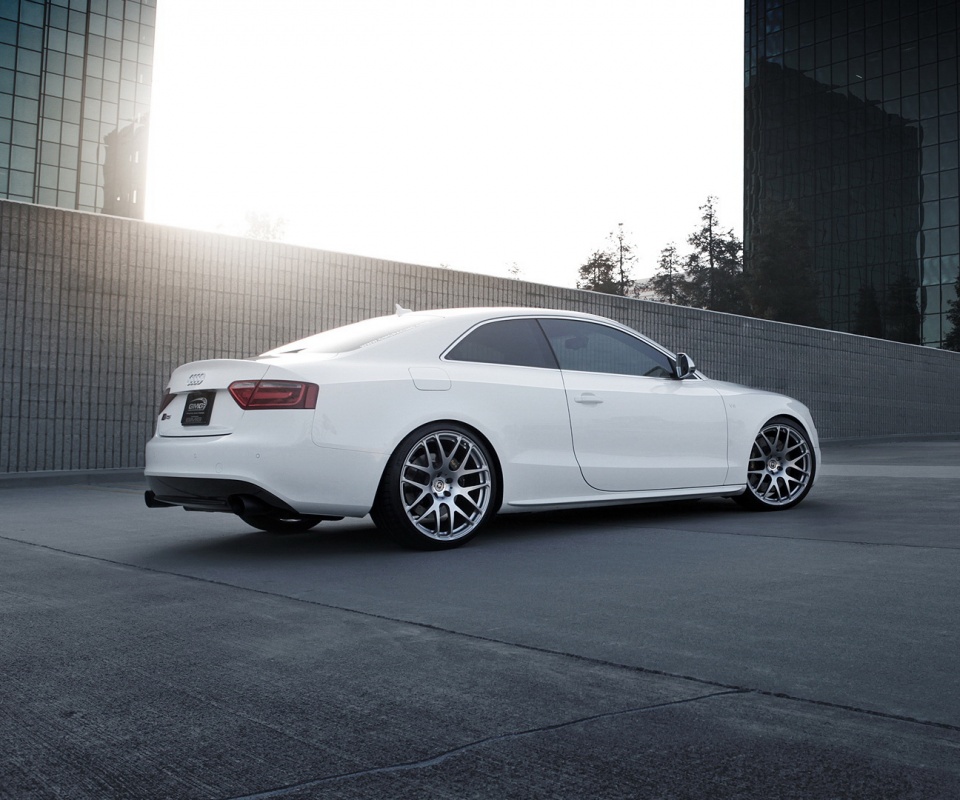 Ауди на парковке обои