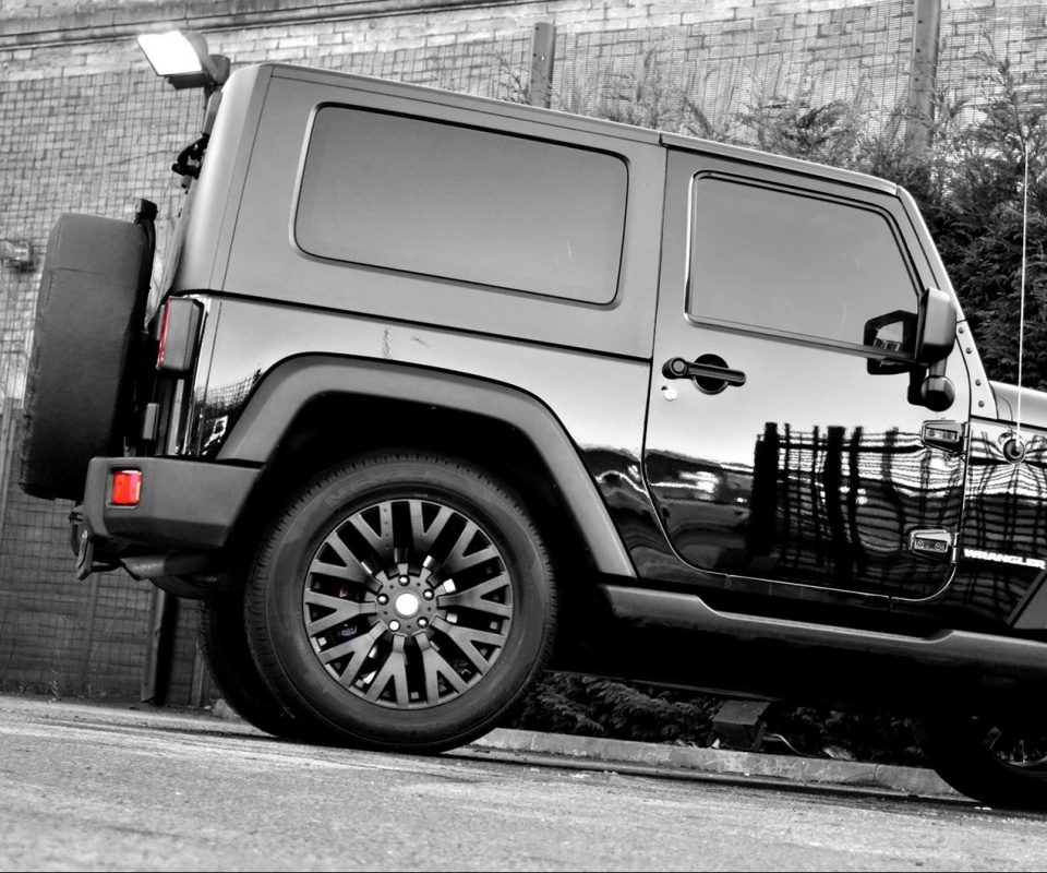 Черный внедорожник обои