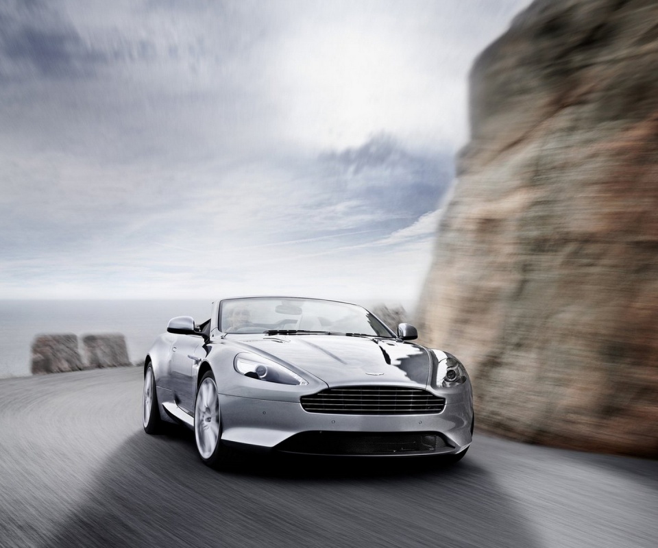 Aston Martin на повороте обои
