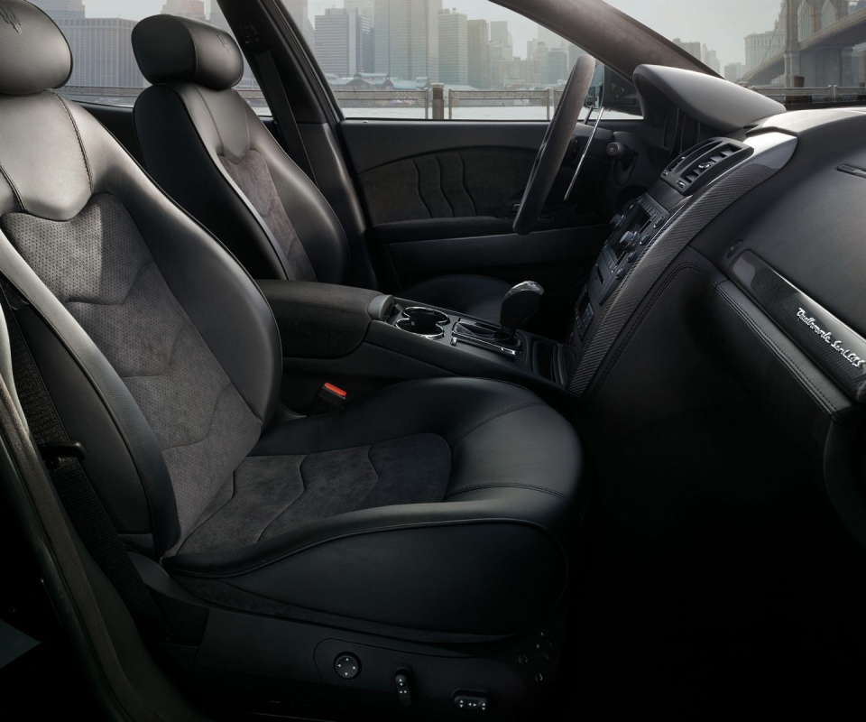 Салон мазерати quattroporte обои