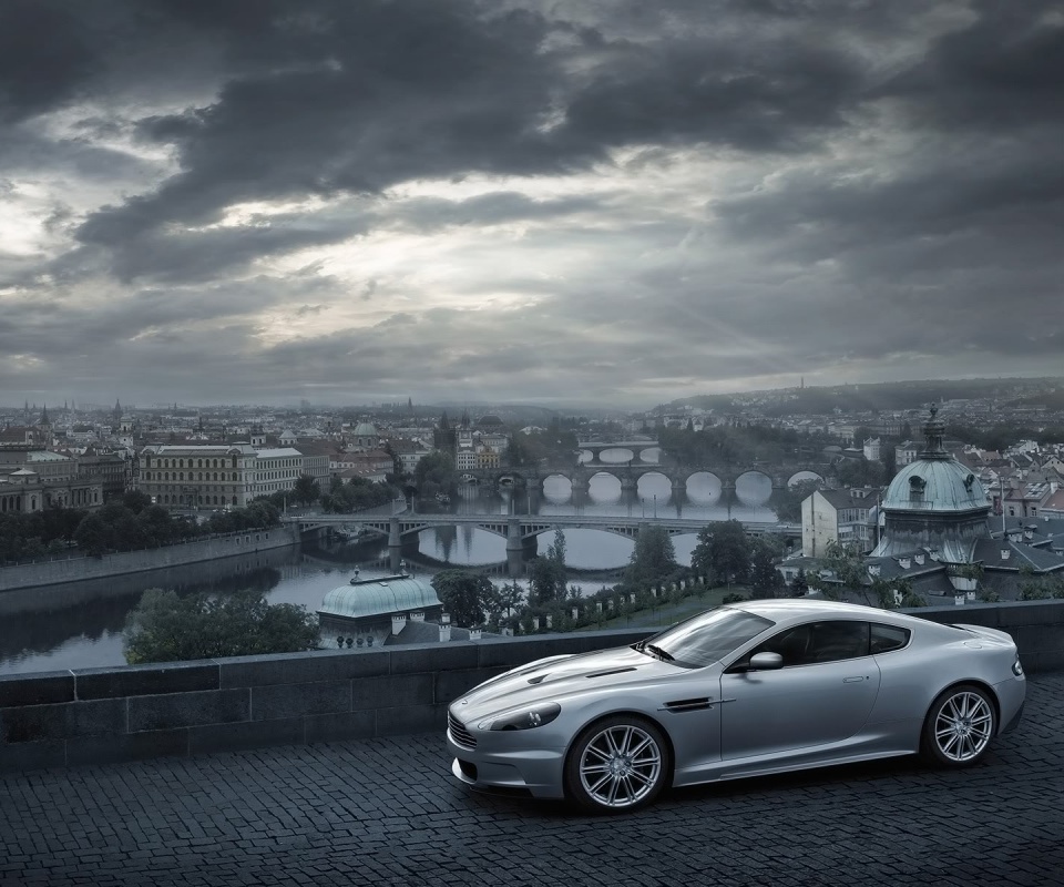 Aston Martin в городе обои