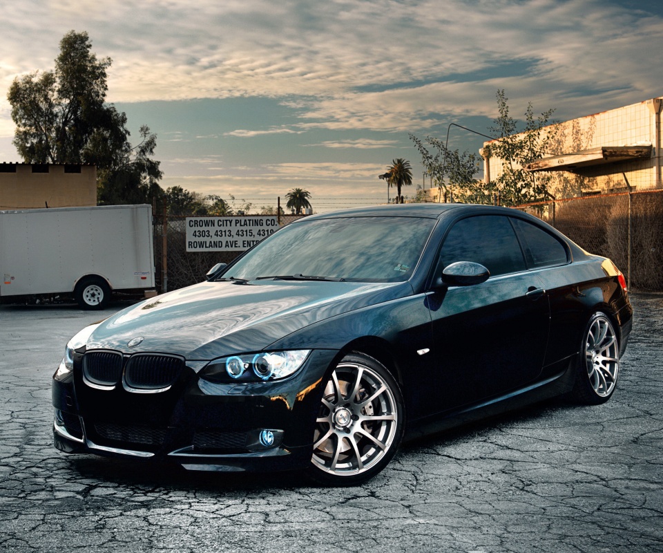 Чёрный БМВ обои