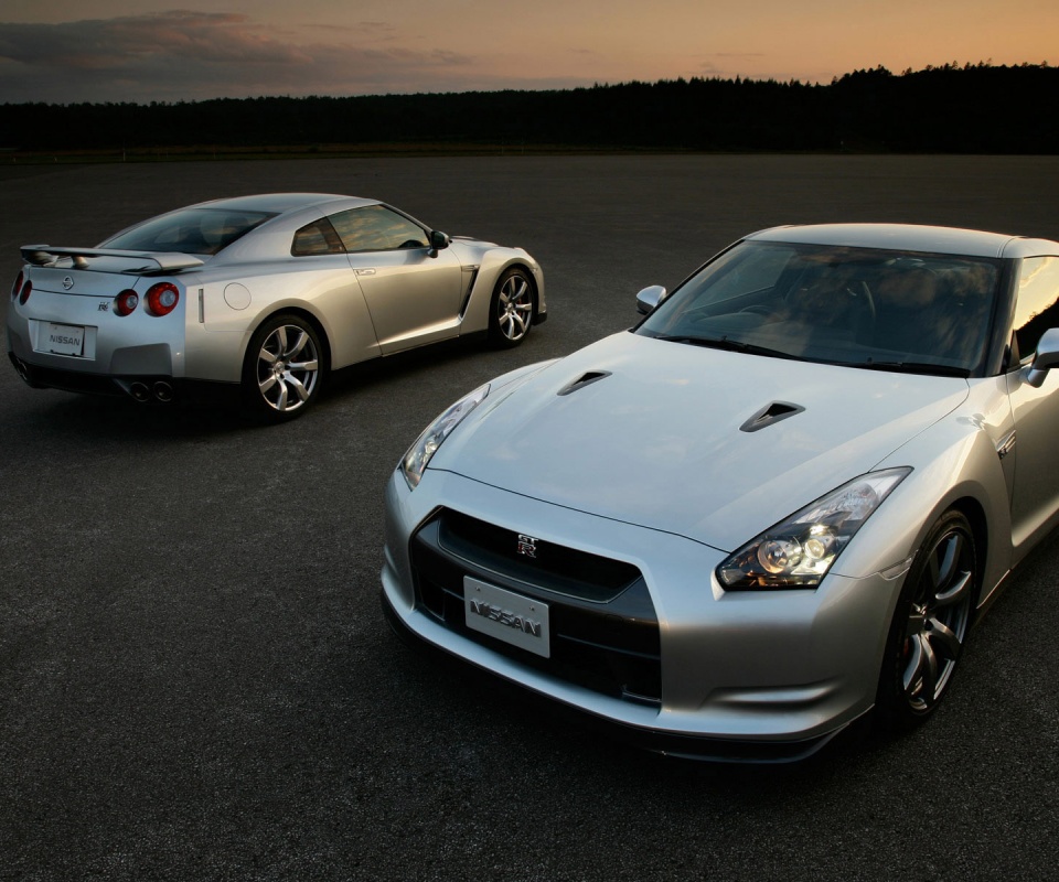 Nissan с двух ракурсов обои