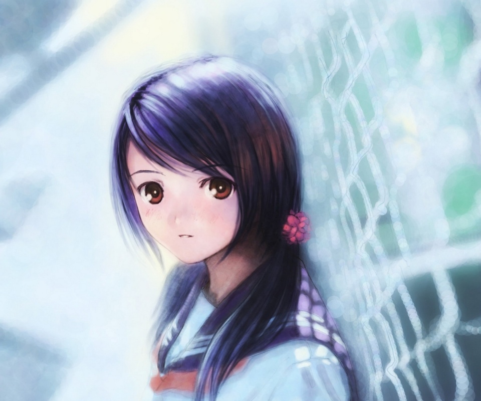 Девочка у сетчатого забора обои