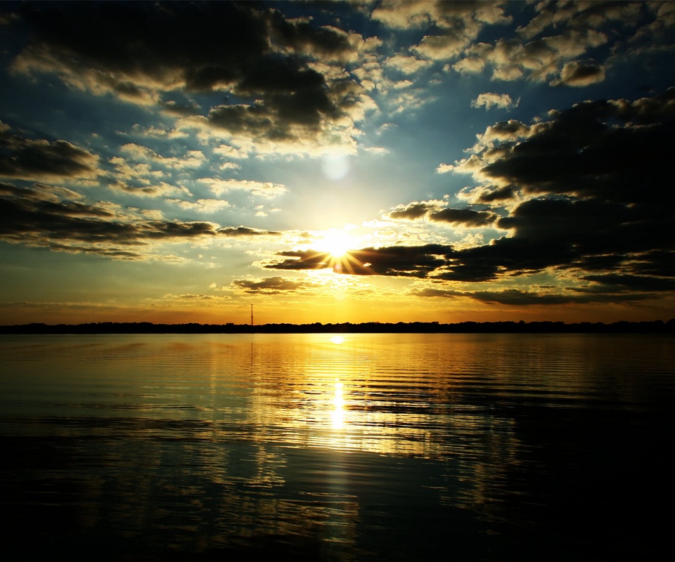 Закат над озером обои