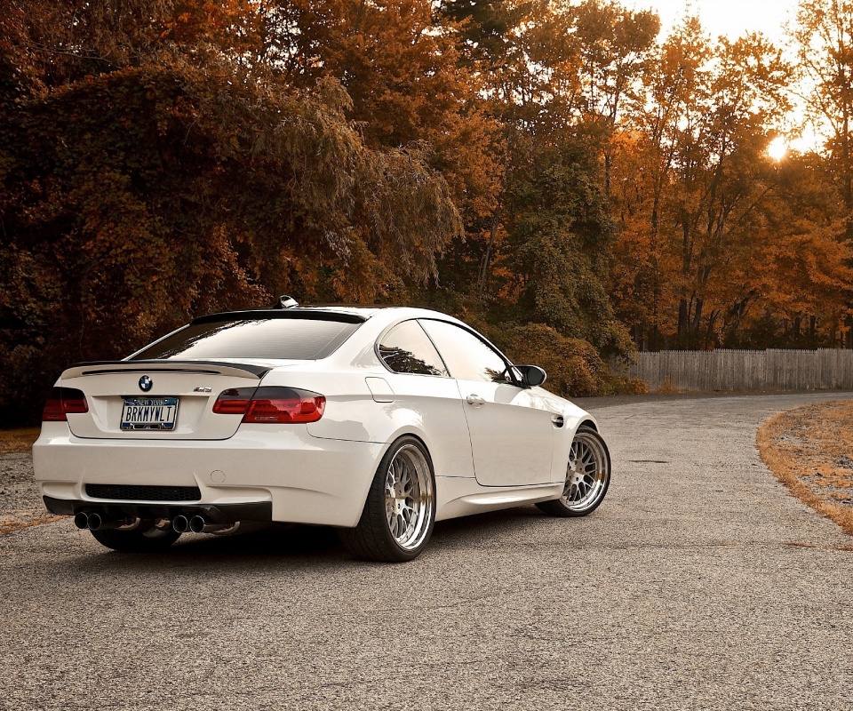 Белый BMW M3 обои