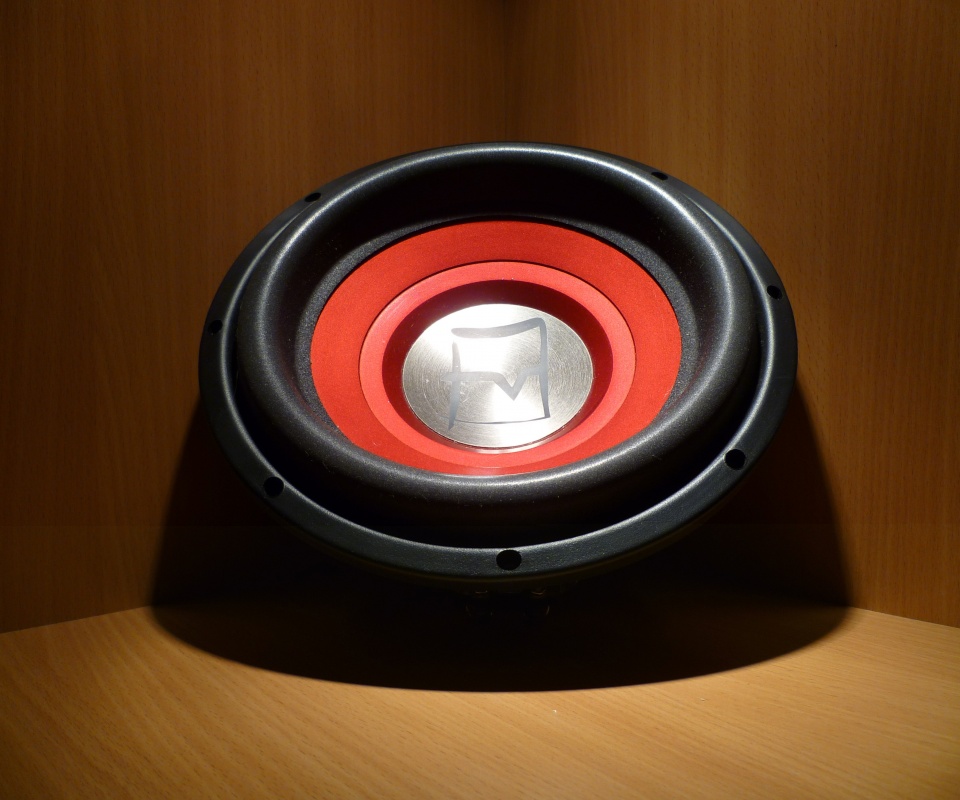 Сабвуфер в углу обои