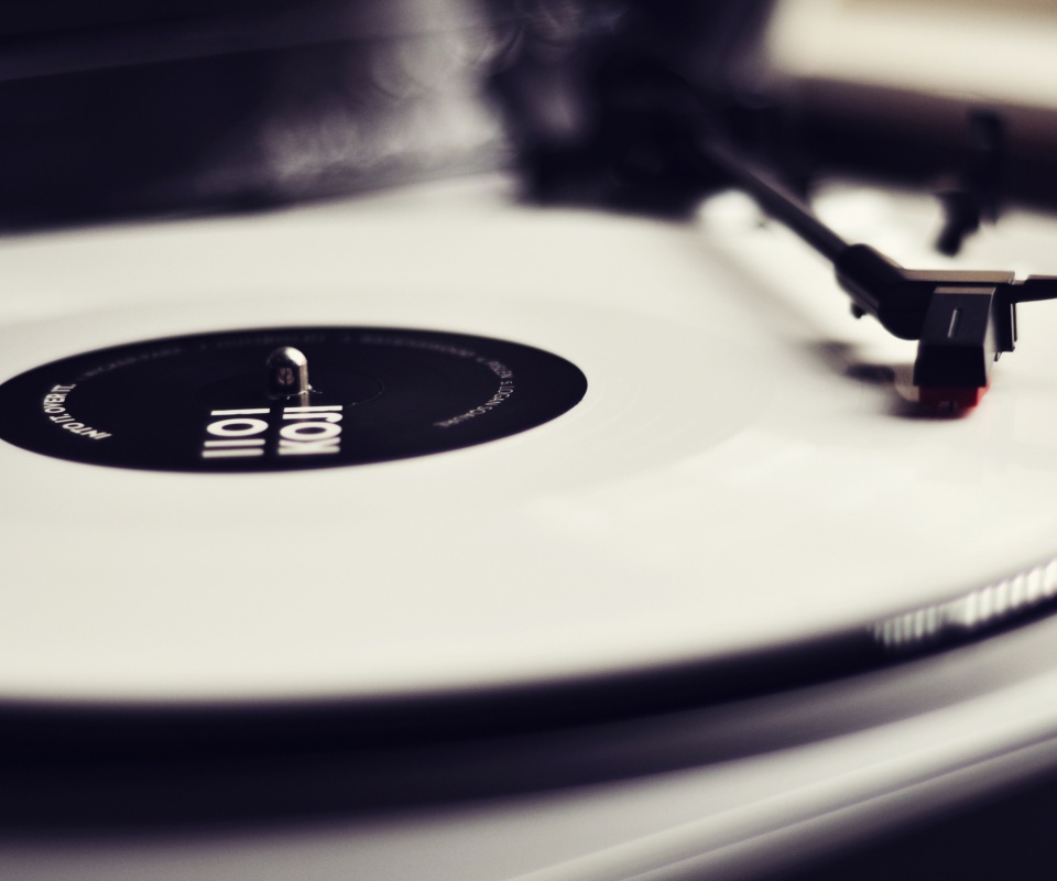 Пластинка на пульте диджея обои