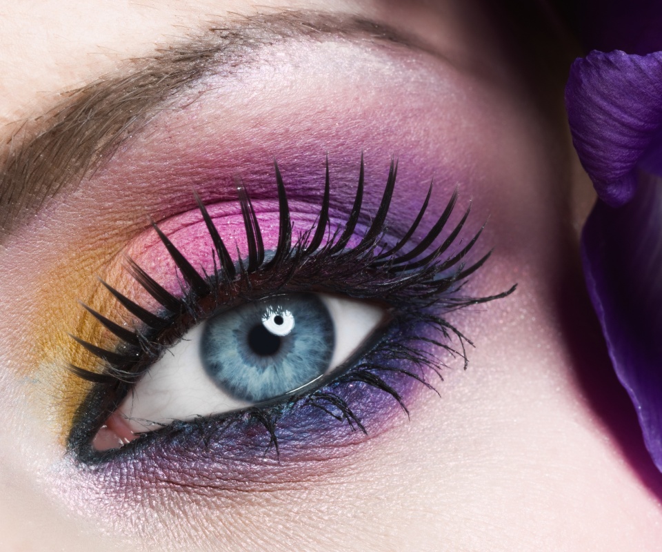 Макияж и цветок обои