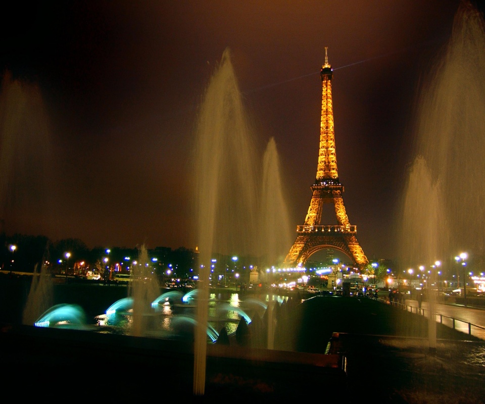 Фонтаны напротив башни Эйфеля обои