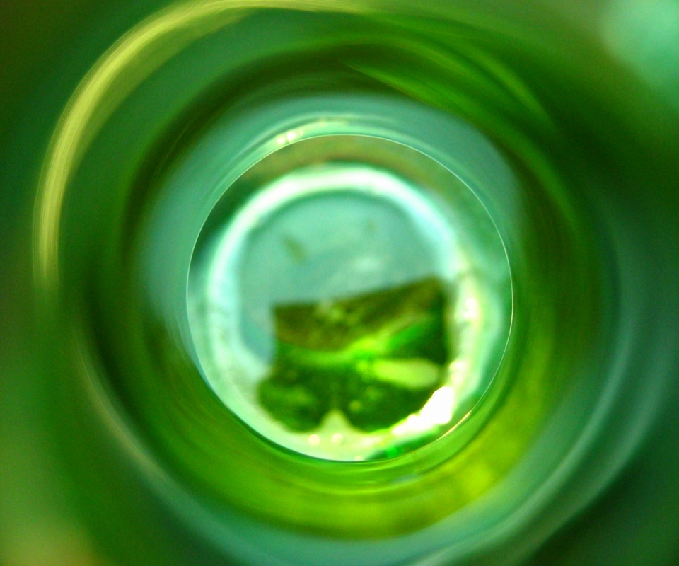 Зеленая бутылка обои