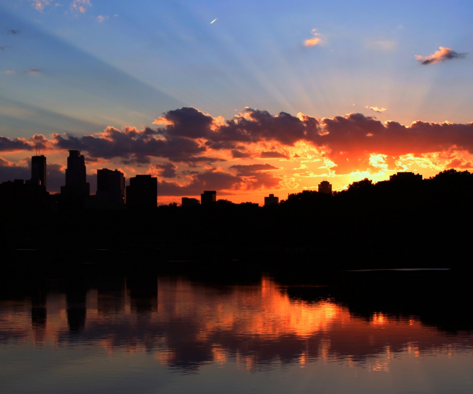 Закат над городом обои