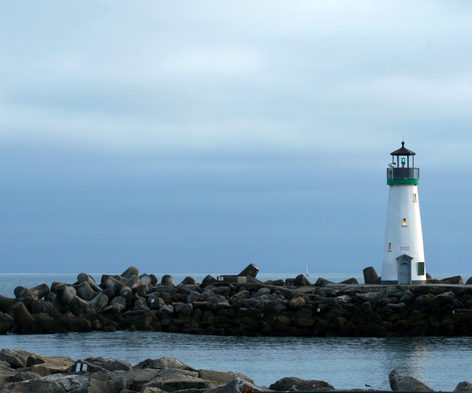 Маяк в порту Санта-Круз обои