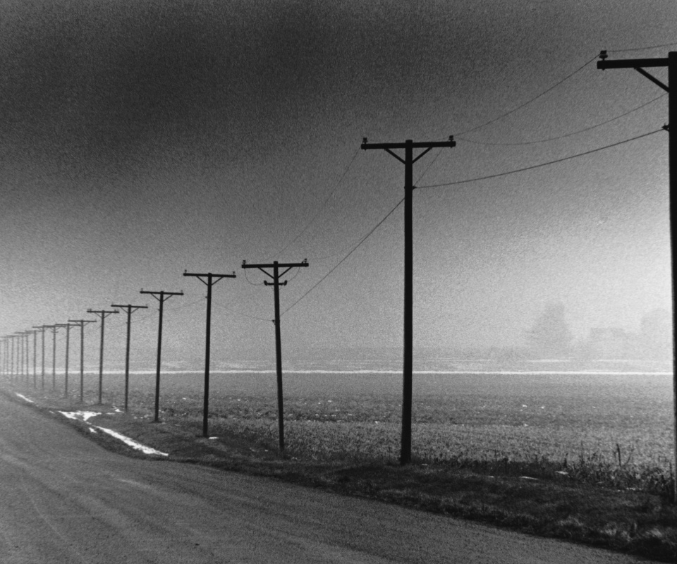 Столбы вдоль дороги обои