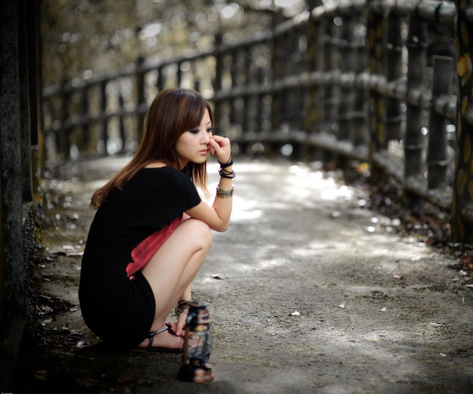 Грустная японская девушка обои