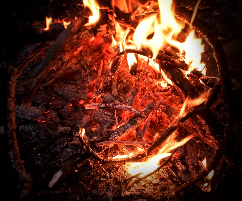 Костёр крупным планом обои