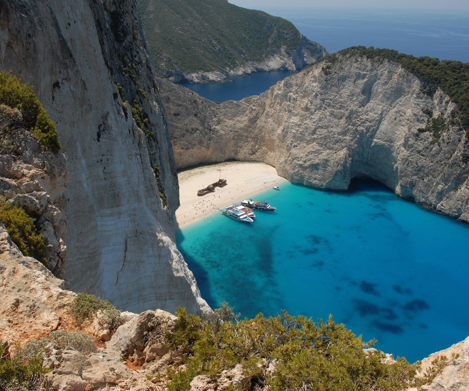 Яхты в бухте обои