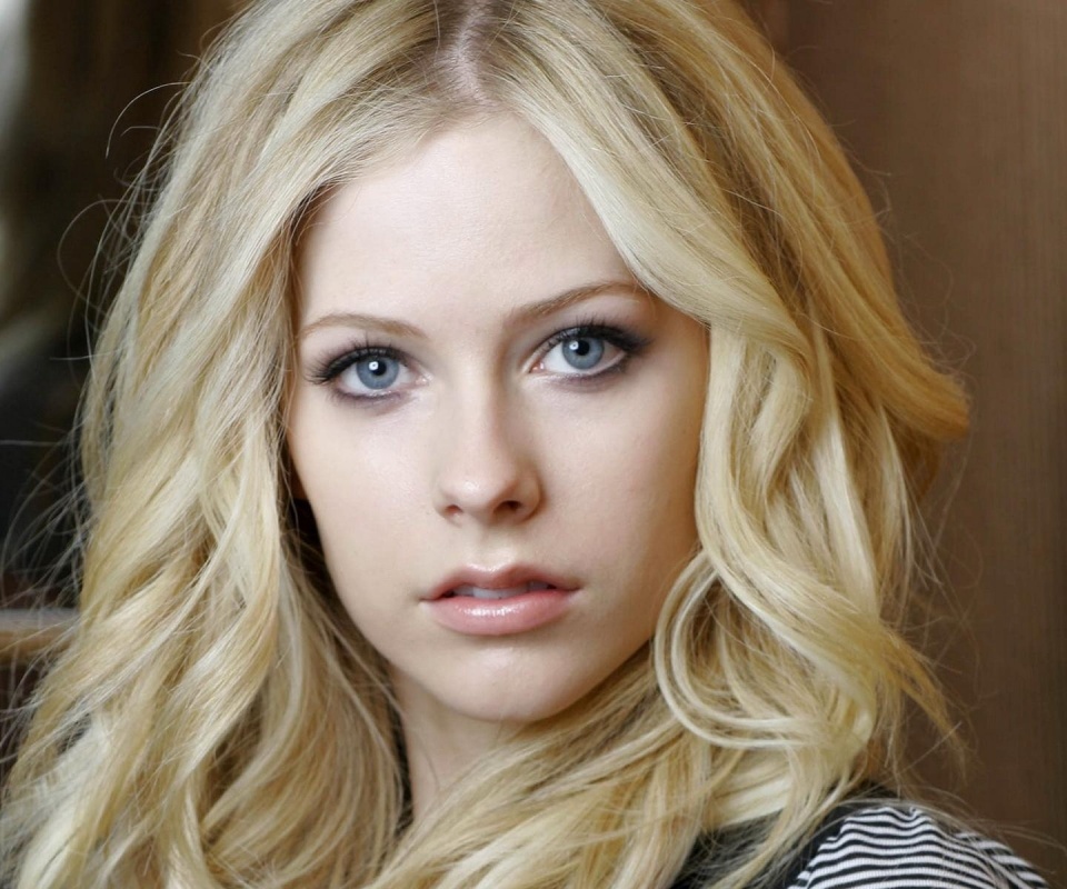Блондинка Аврил Лавин обои