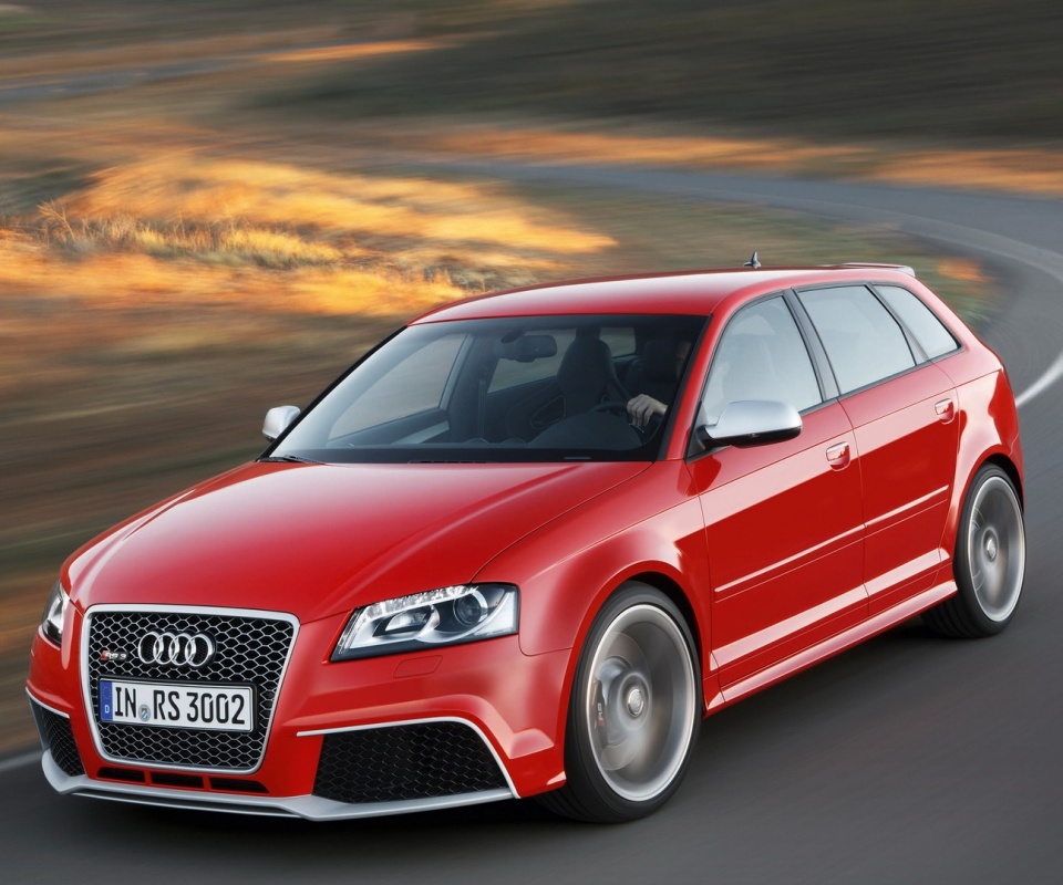 Красная ауди мчится по извилистой дороге обои